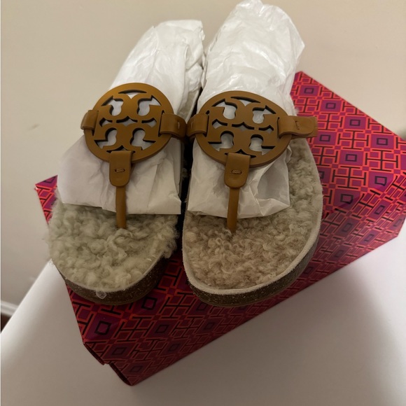 Tory Burch Miller Cloud Shearling Sandal-Sz 9 - Picture 3 of 12